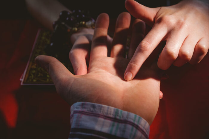 宮里トミ子先生とは？ 占いの特徴も紹介