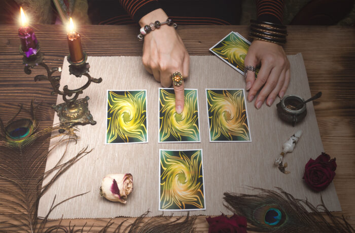 Youtubeのタロット占いの注意点は？1対1での占いには不向き