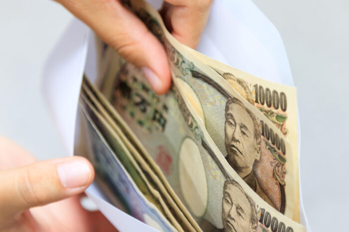 ギャル霊媒師『飯塚唯』のお祓いの値段は？出張してもらう料金！